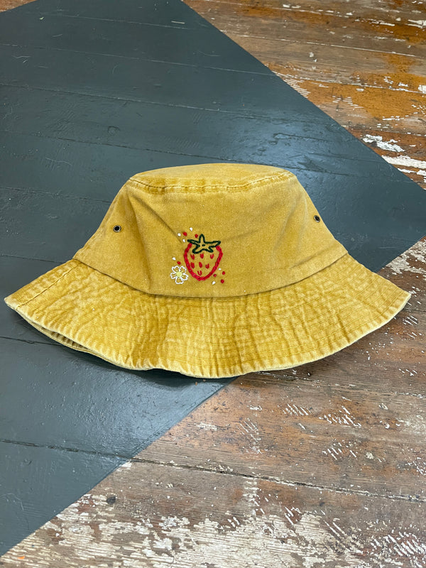 EMBROIDERED BUCKET HAT